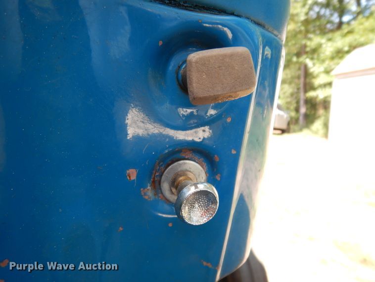 image for item DG6924 Ford 2910  tractor