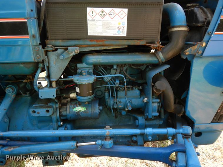 image for item DG6924 Ford 2910  tractor