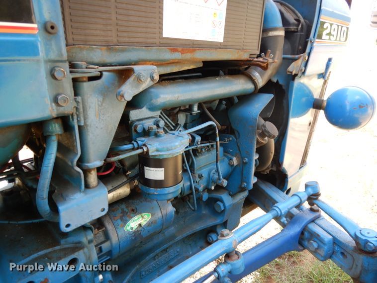 image for item DG6924 Ford 2910  tractor