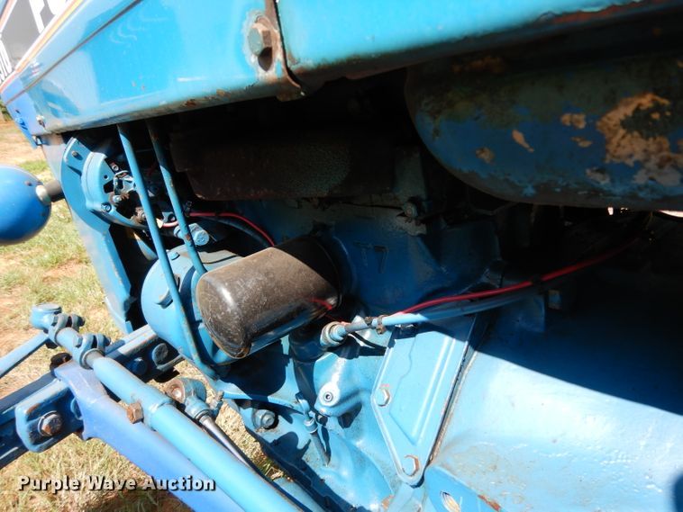 image for item DG6924 Ford 2910  tractor