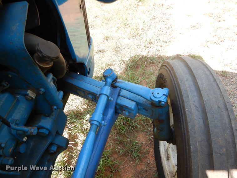 image for item DG6924 Ford 2910  tractor