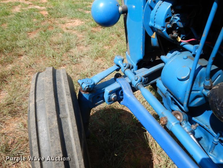 image for item DG6924 Ford 2910  tractor