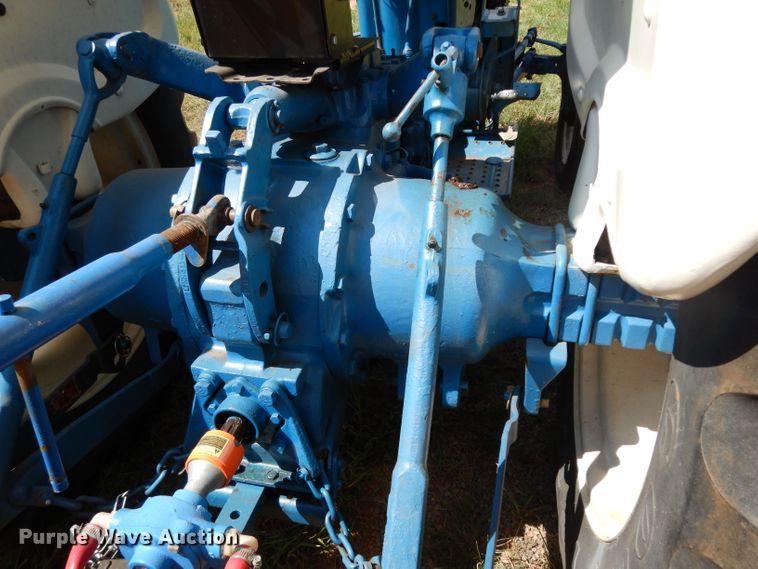 image for item DG6924 Ford 2910  tractor