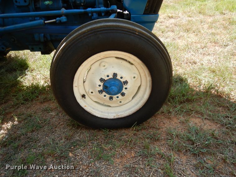 image for item DG6924 Ford 2910  tractor