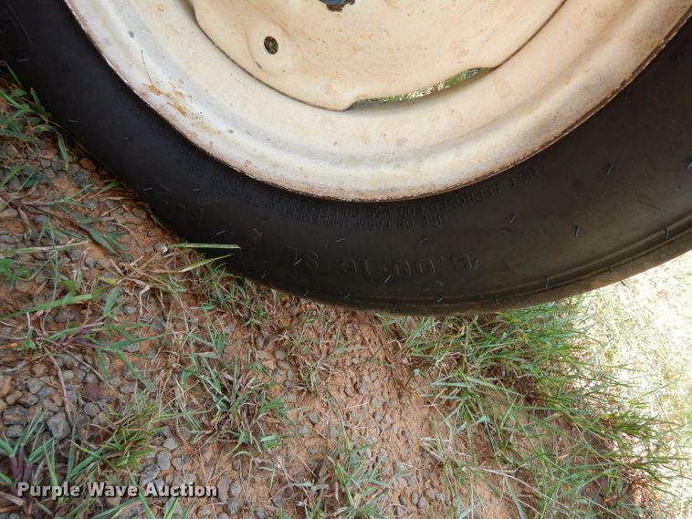 image for item DG6924 Ford 2910  tractor