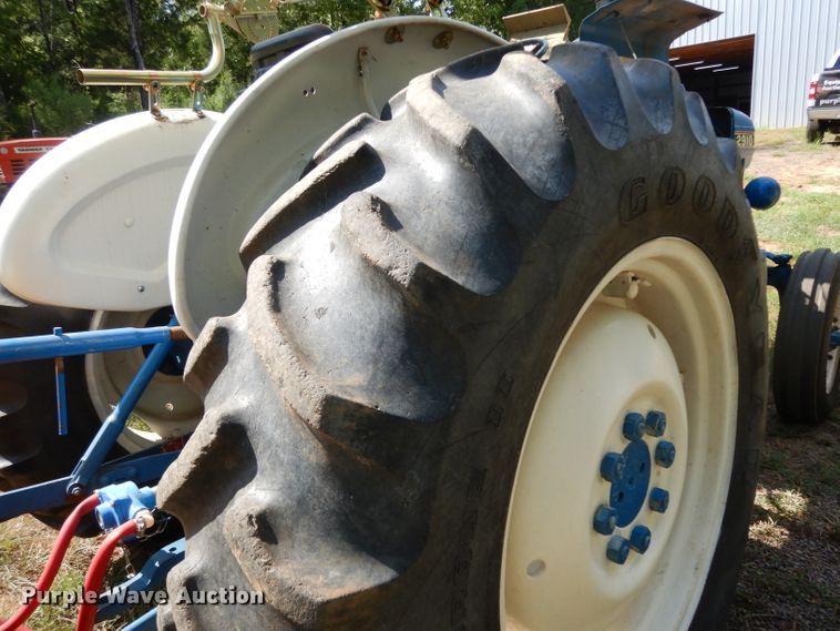 image for item DG6924 Ford 2910  tractor