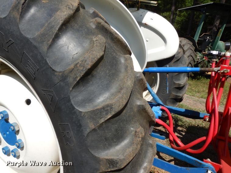 image for item DG6924 Ford 2910  tractor