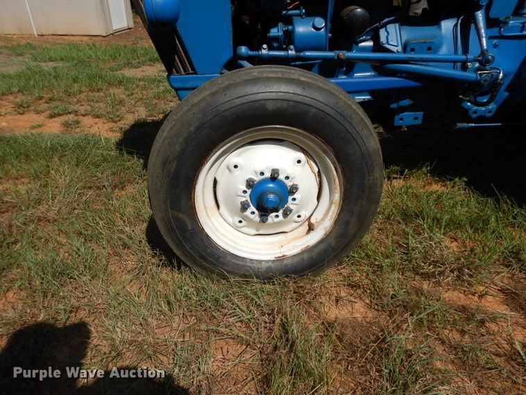 image for item DG6924 Ford 2910  tractor