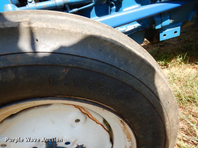 image for item DG6924 Ford 2910  tractor