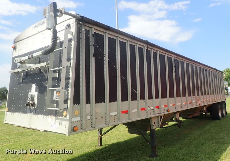 image for item DI4641 2003 Corn Husker Ultra-Lite double hopper bottom grain trailer