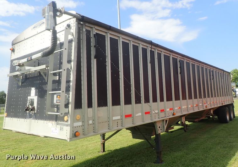 image for item DI4641 2003 Corn Husker Ultra-Lite double hopper bottom grain trailer