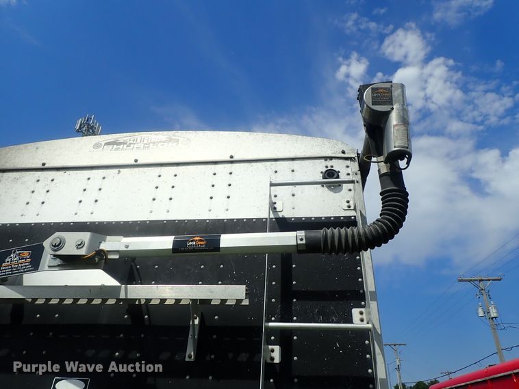 image for item DI4641 2003 Corn Husker Ultra-Lite double hopper bottom grain trailer