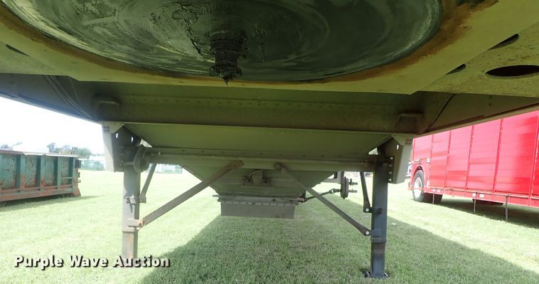 image for item DI4641 2003 Corn Husker Ultra-Lite double hopper bottom grain trailer