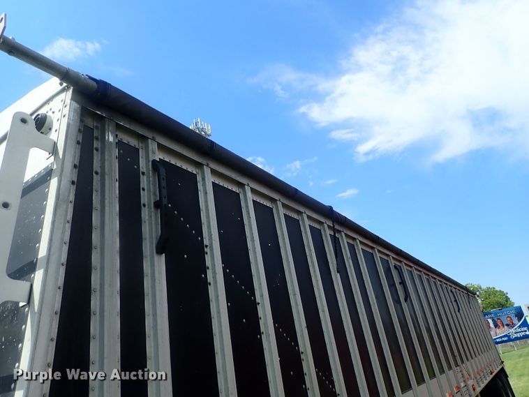 image for item DI4641 2003 Corn Husker Ultra-Lite double hopper bottom grain trailer