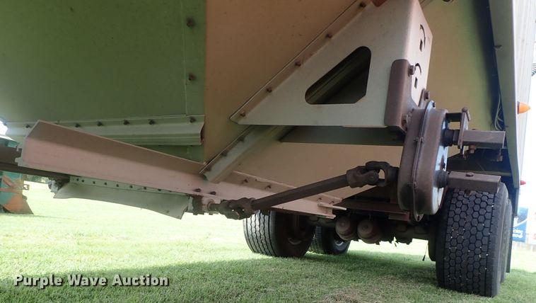 image for item DI4641 2003 Corn Husker Ultra-Lite double hopper bottom grain trailer