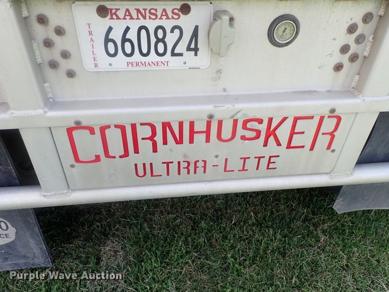 image for item DI4641 2003 Corn Husker Ultra-Lite double hopper bottom grain trailer