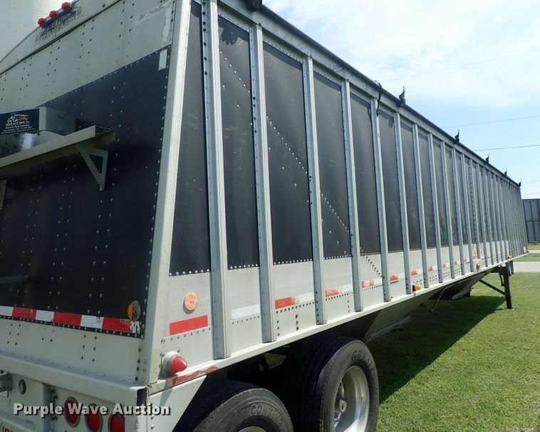image for item DI4641 2003 Corn Husker Ultra-Lite double hopper bottom grain trailer