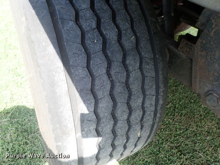 image for item DI4641 2003 Corn Husker Ultra-Lite double hopper bottom grain trailer