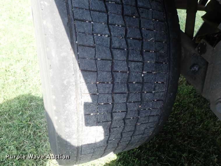 image for item DI4641 2003 Corn Husker Ultra-Lite double hopper bottom grain trailer