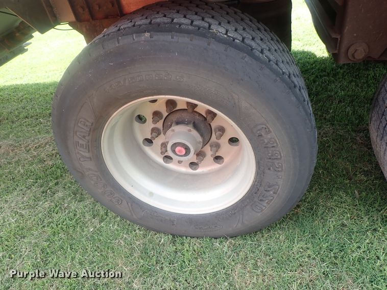 image for item DI4641 2003 Corn Husker Ultra-Lite double hopper bottom grain trailer