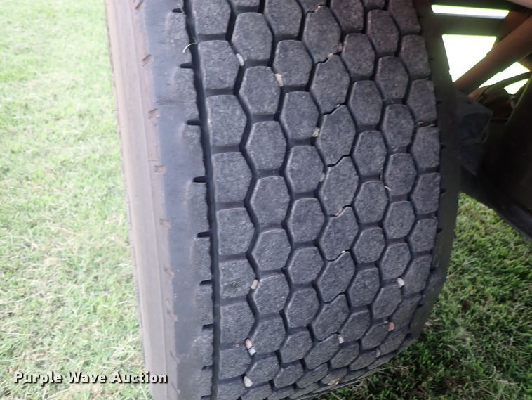 image for item DI4641 2003 Corn Husker Ultra-Lite double hopper bottom grain trailer