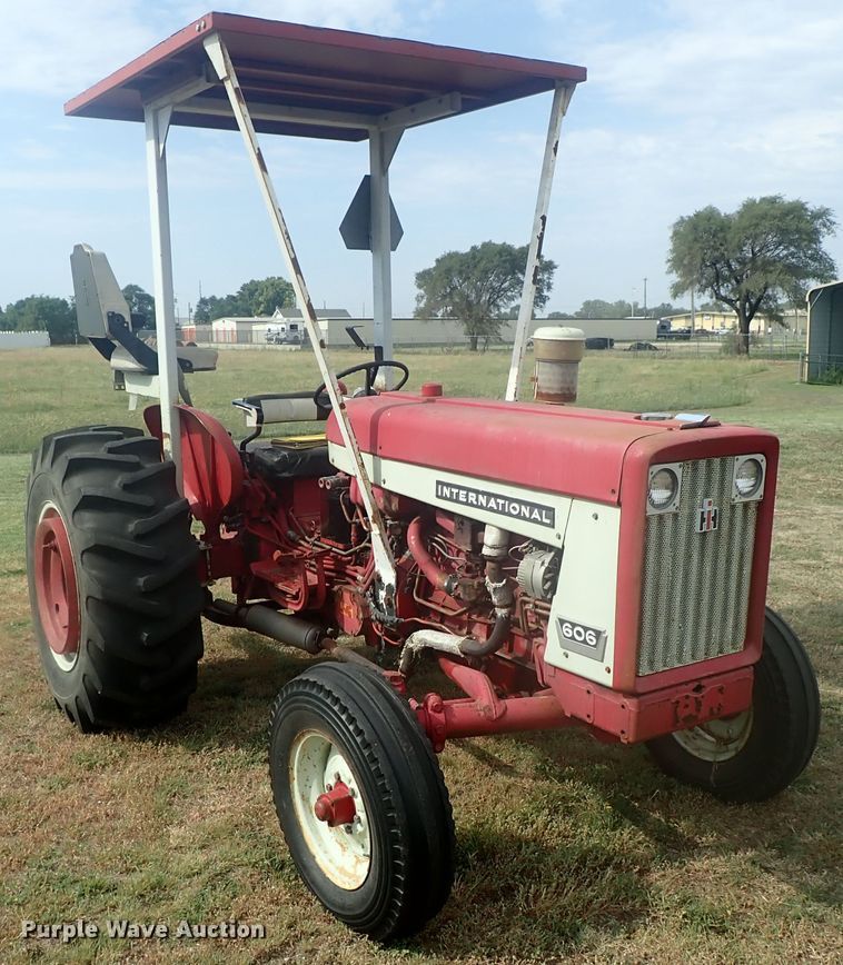 image for item DI4695 1964 International 606  tractor