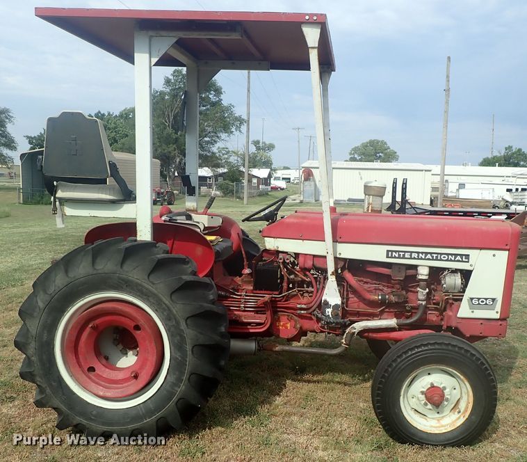 image for item DI4695 1964 International 606  tractor