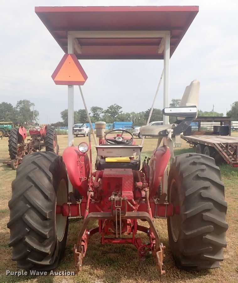 image for item DI4695 1964 International 606  tractor