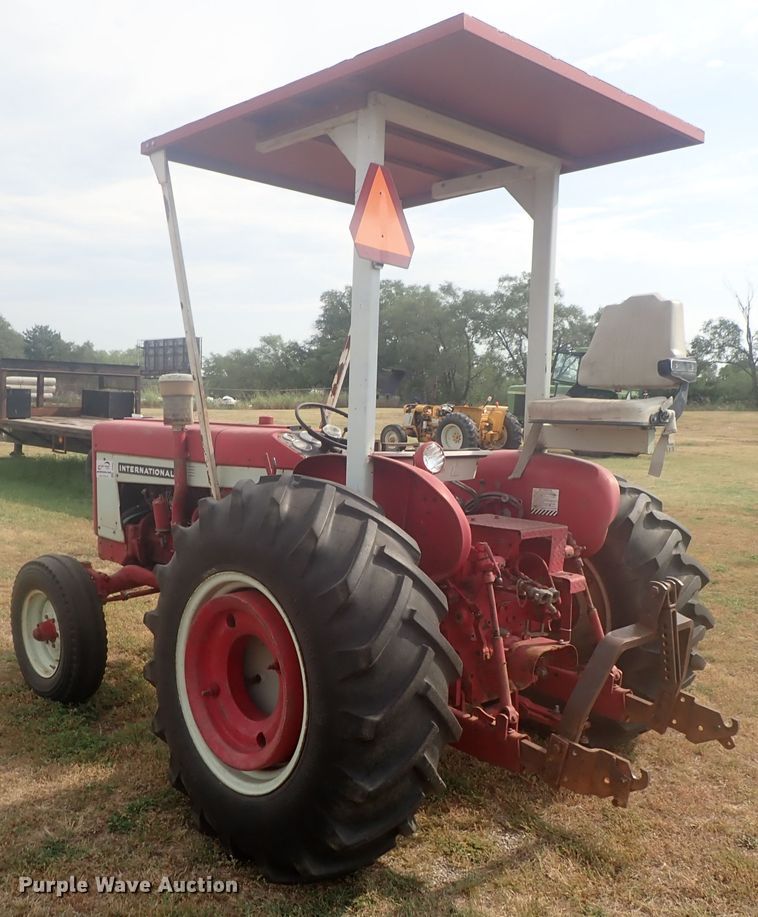 image for item DI4695 1964 International 606  tractor