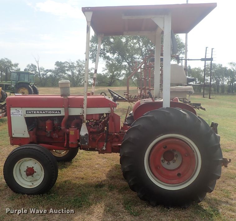 image for item DI4695 1964 International 606  tractor