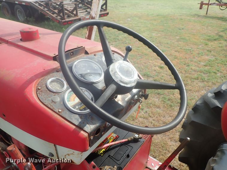 image for item DI4695 1964 International 606  tractor