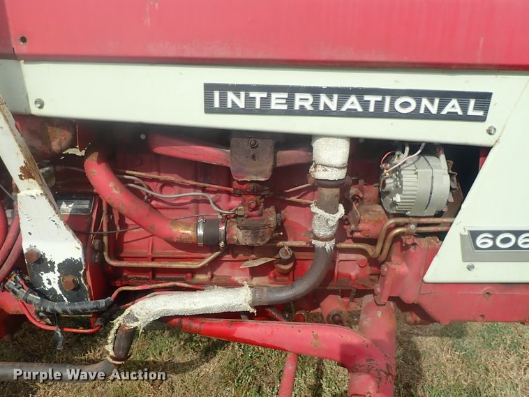 image for item DI4695 1964 International 606  tractor