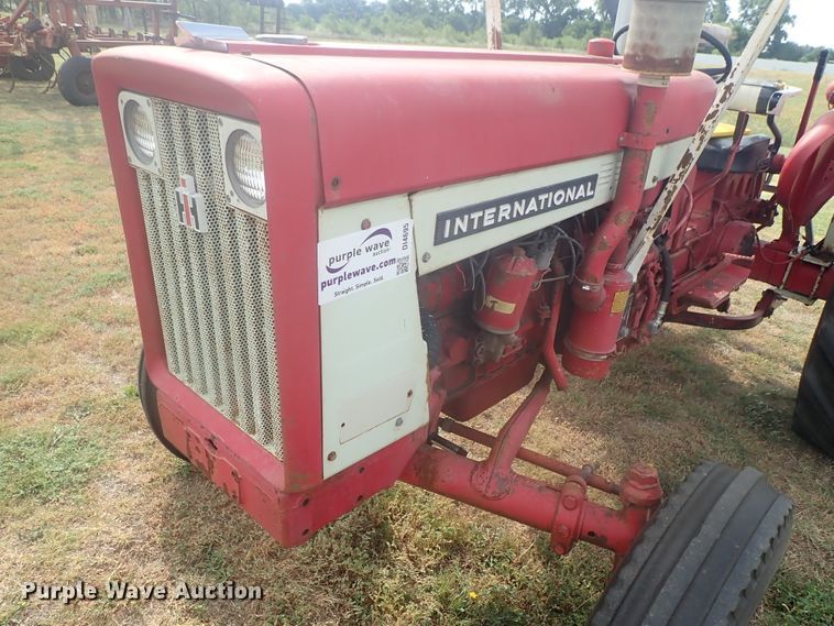 image for item DI4695 1964 International 606  tractor