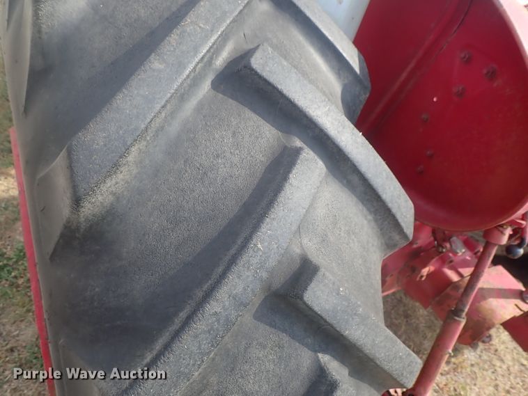 image for item DI4695 1964 International 606  tractor