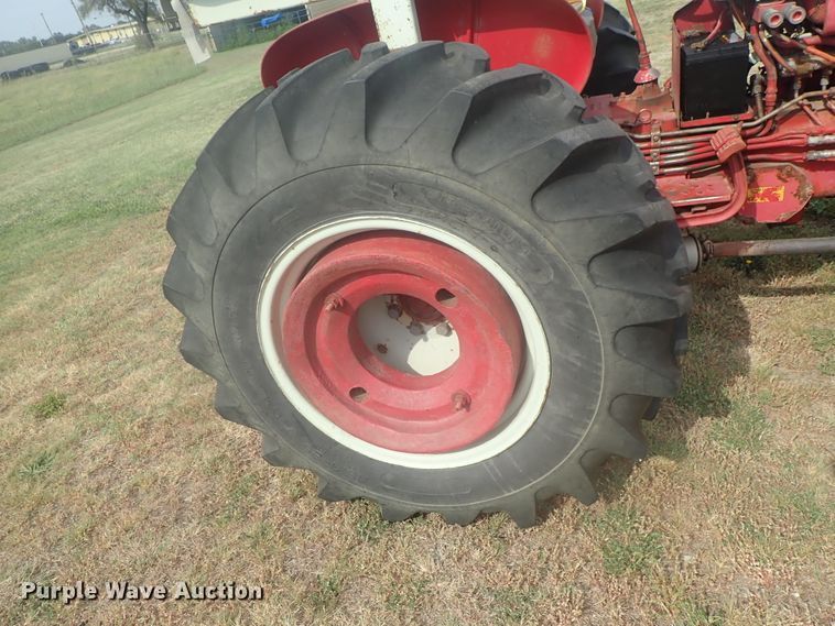 image for item DI4695 1964 International 606  tractor