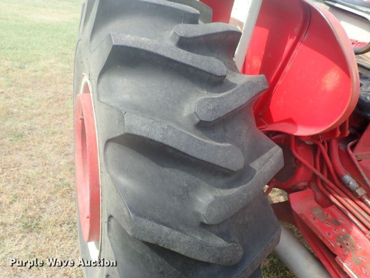 image for item DI4695 1964 International 606  tractor