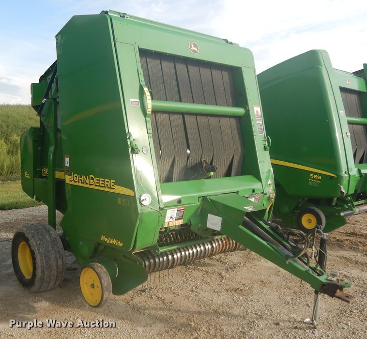 image for item DI7574 John Deere 567  round baler