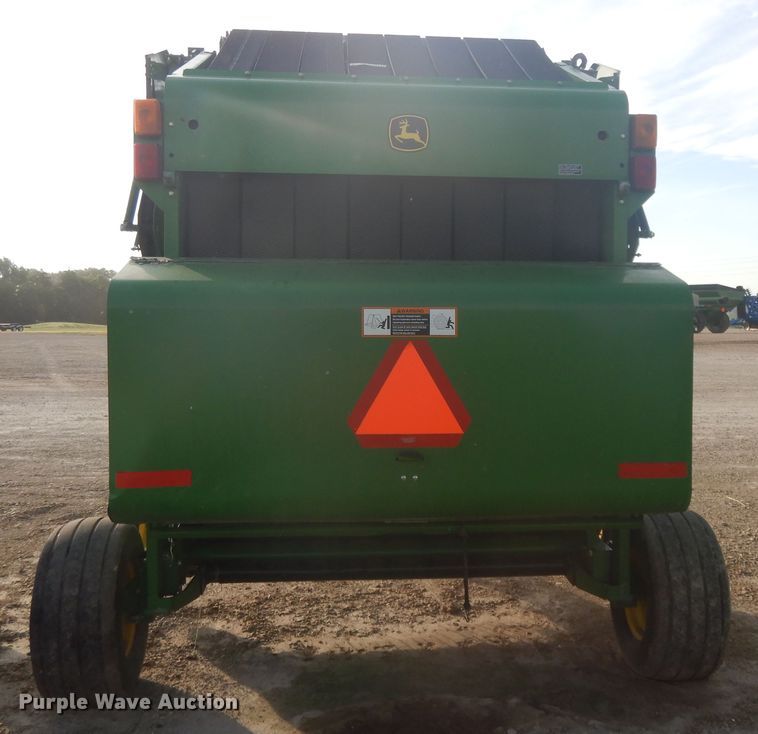image for item DI7574 John Deere 567  round baler