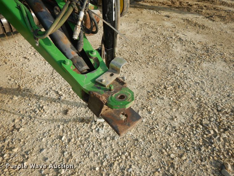 image for item DI7574 John Deere 567  round baler