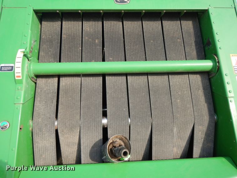 image for item DI7574 John Deere 567  round baler
