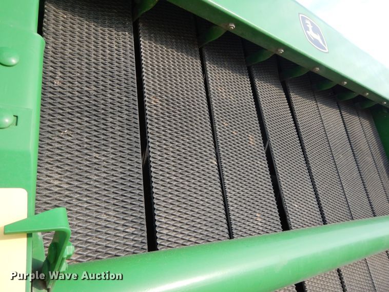 image for item DI7574 John Deere 567  round baler