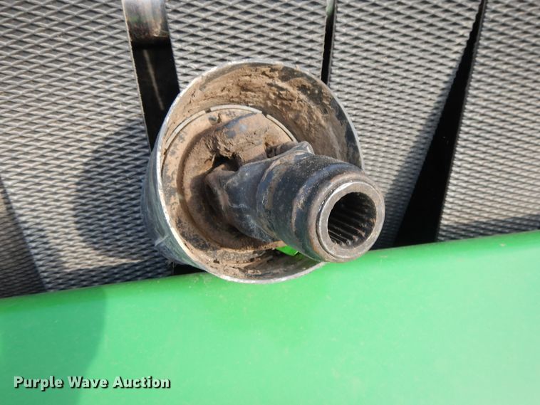 image for item DI7574 John Deere 567  round baler