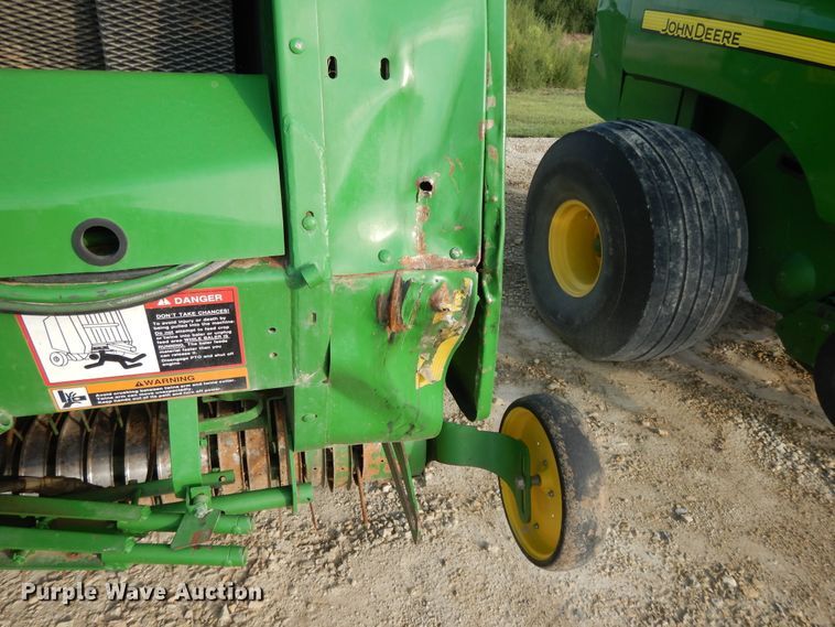 image for item DI7574 John Deere 567  round baler