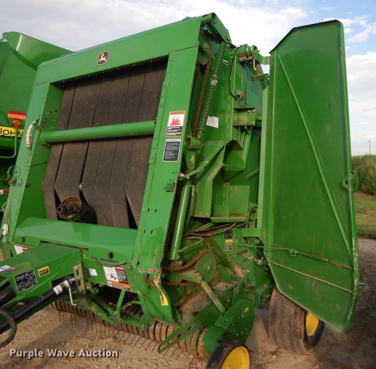 image for item DI7574 John Deere 567  round baler