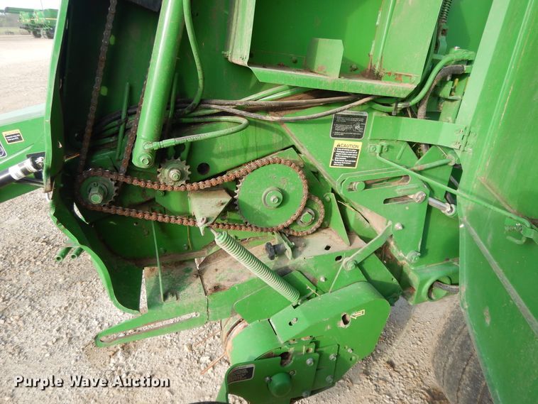 image for item DI7574 John Deere 567  round baler