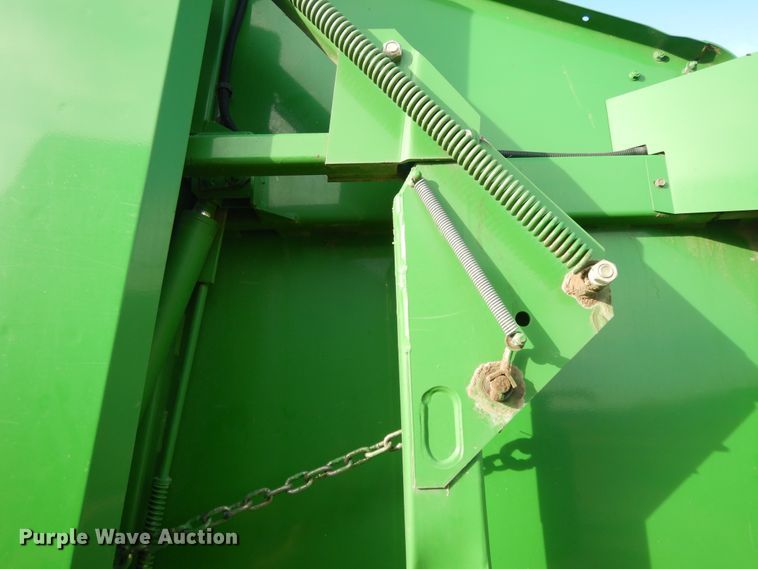 image for item DI7574 John Deere 567  round baler