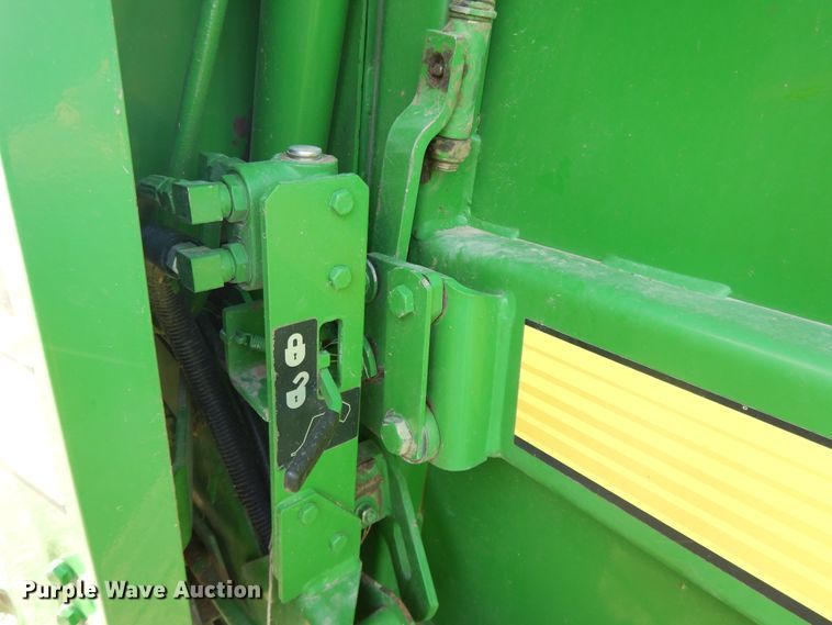 image for item DI7574 John Deere 567  round baler