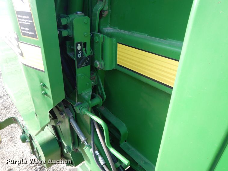 image for item DI7574 John Deere 567  round baler