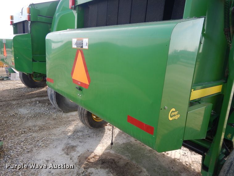 image for item DI7574 John Deere 567  round baler
