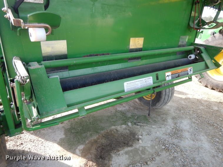 image for item DI7574 John Deere 567  round baler